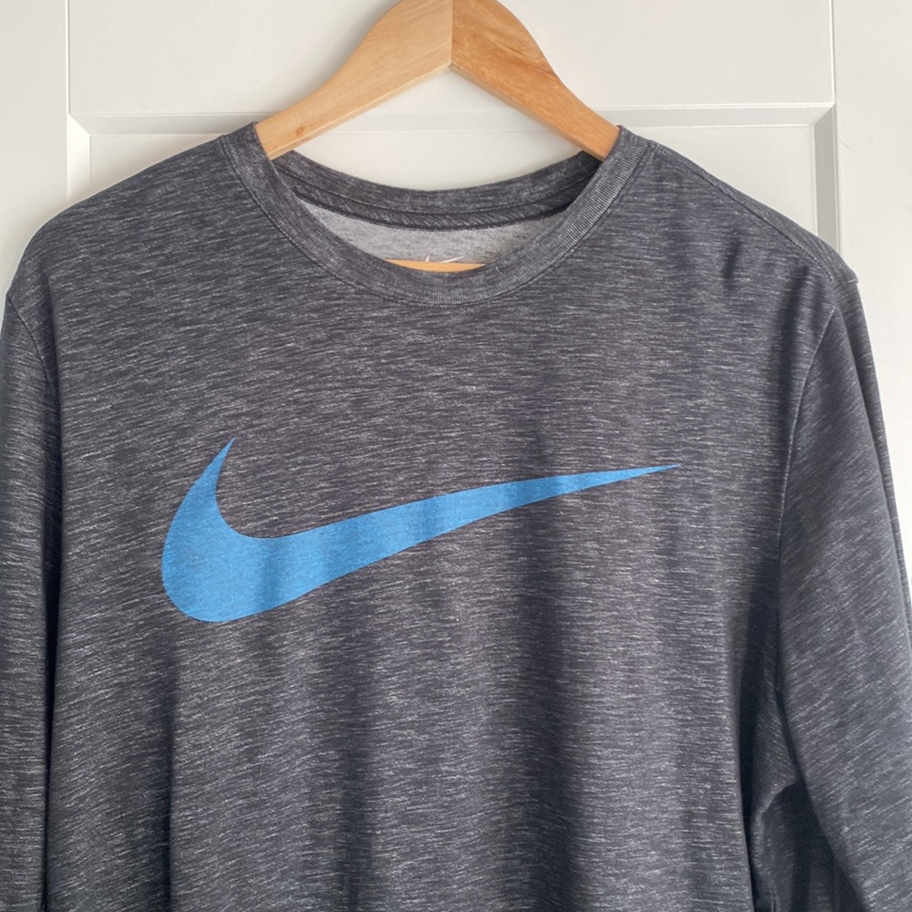 Nike men’s long sleeved tee